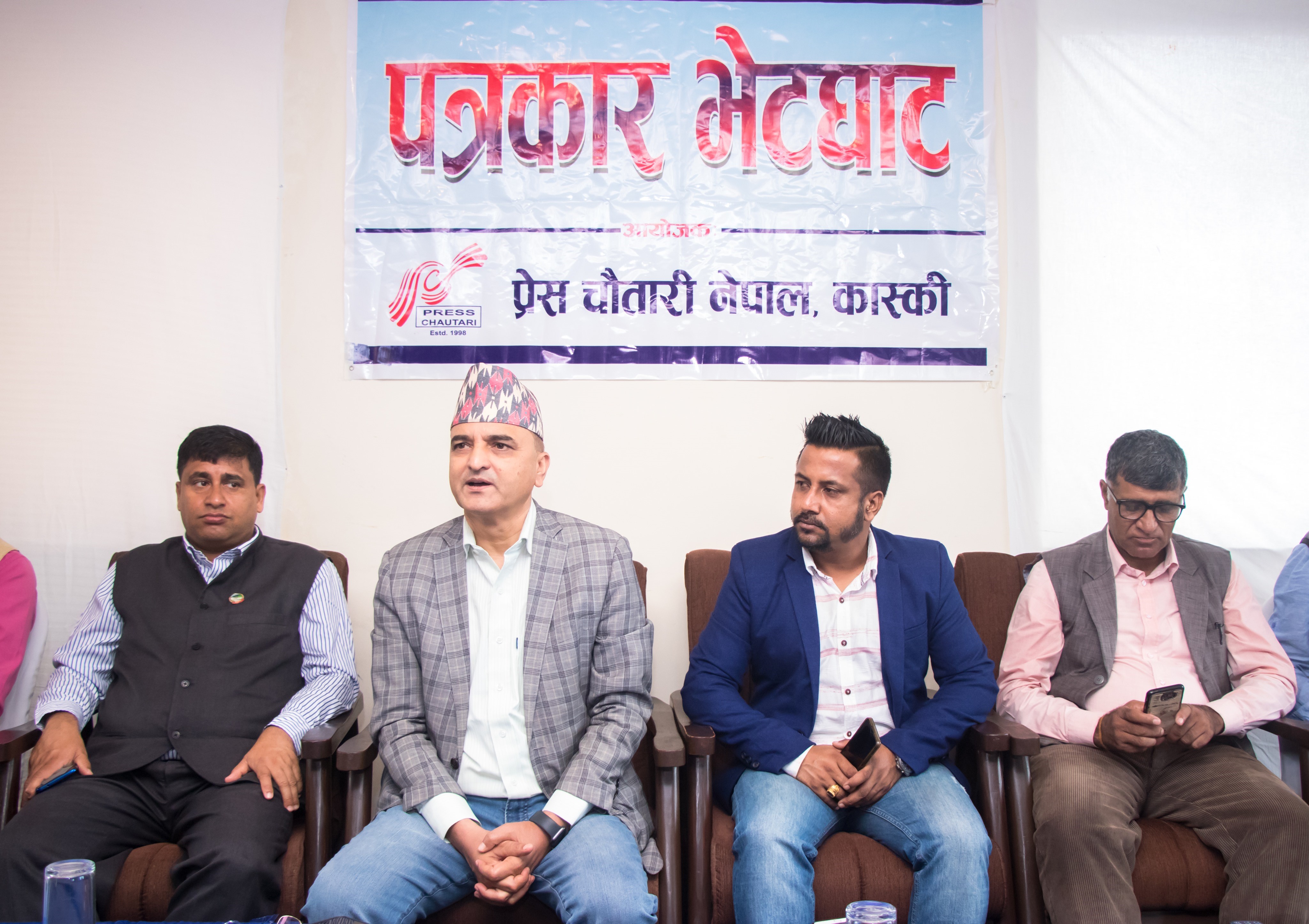'अब माधव कमरेडले सपना देख्दा पनि एमाले नै देख्छन्, फर्किनुको विकल्प छैन' 